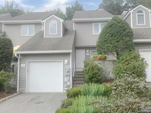 25 Lapis Cir, Town Center, NJ 07052-2157