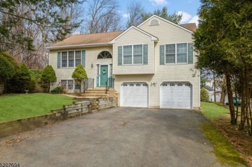 4 Algonquin Pl, Parsippany, NJ 07834-1102