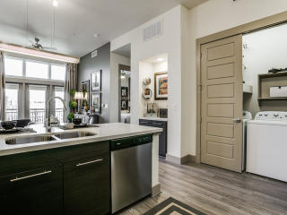 2787 Houston St, Dallas TX  75219 exterior