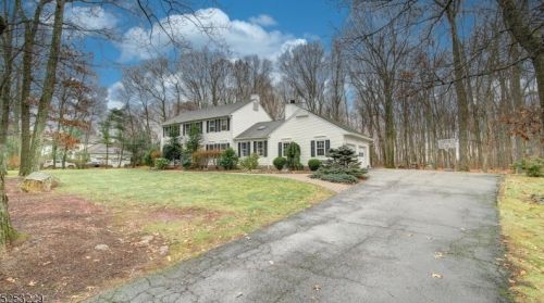 10 Hemlock Ln, Roxbury Township, NJ 07836-9142