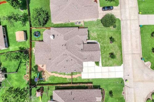 2036 Doolan Dr, Conroe TX  77301-4105 exterior