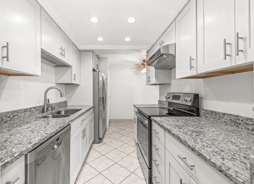 6340 Americana Dr, Willowbrook, IL 60527-2255