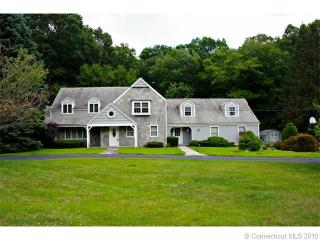 30 Cloverdale Ave, Huntington, CT 06484-2529