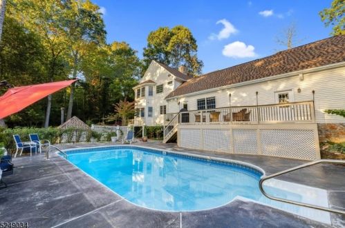 35 Mallard Dr, Hackettstown NJ  07840-2821 exterior