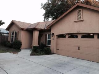422 Loma Dr, Lodi, CA 95242-2529