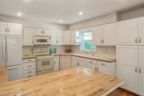 345 Princeton Ave, Berkeley Township NJ  08721-2321 exterior