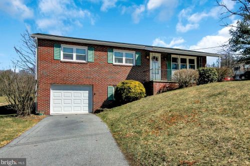 20 Elmer Ave, Primrose, PA 17901-8877