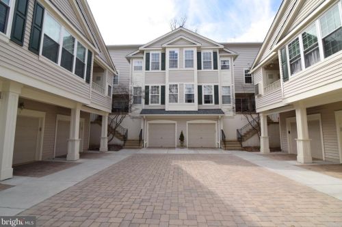 1300 Windleaf Dr, Herndon, VA 20194-2053