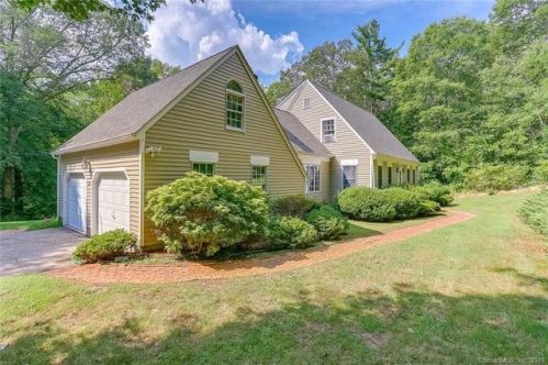 335 Pumpkin Hill Rd, Gales Ferry, CT 06339-1932