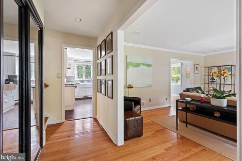 51 Bertrand Dr, Princeton, NJ 08540-2901