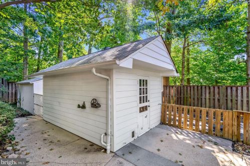 7301 Lackawanna Dr, Springfield VA  22150-4418 exterior