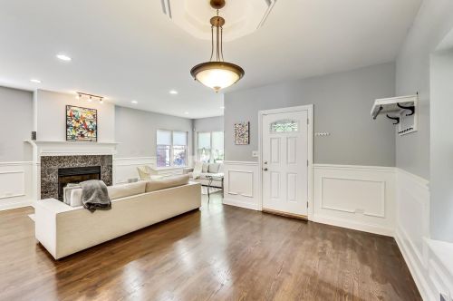 7735 Merrill Ave, Chicago, IL 60649-4111