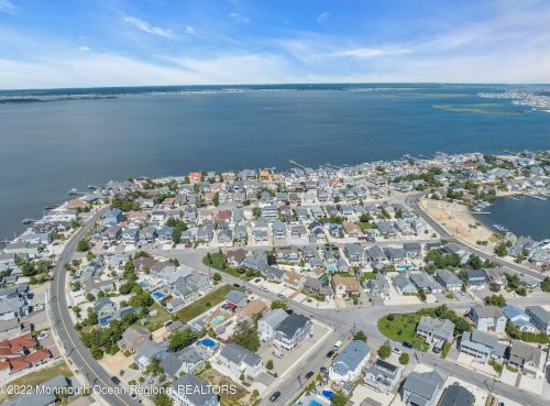 19 Sturgis Rd, Lavallette NJ 08735-2843 exterior