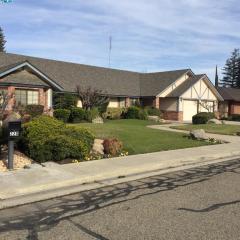 232 Monte Vista Ave, Visalia, CA 93277-7672