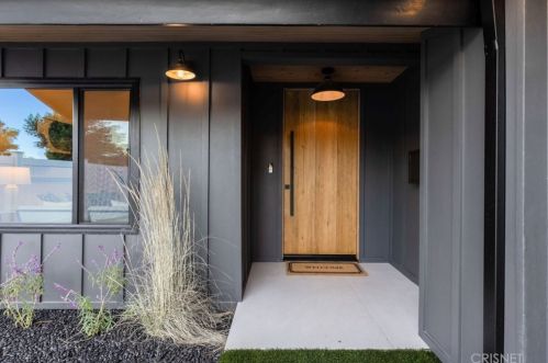 5243 Fulton Ave, Van Nuys CA  91401-5906 exterior