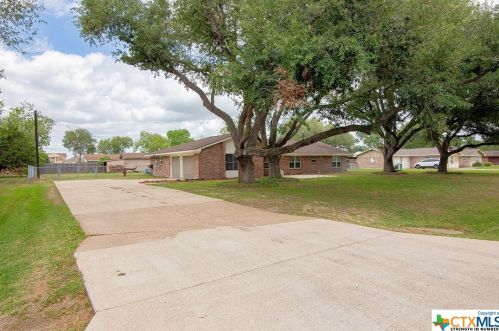 504 Berwick St, Victoria, TX 77904-2830