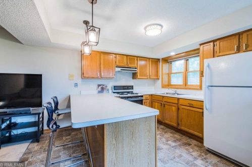 2224 Ariel St, Saint Paul MN  55109-2852 exterior