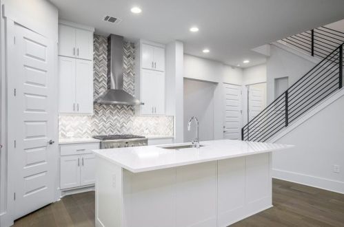 2011 Belford Dr, Austin TX  78757-8207 exterior