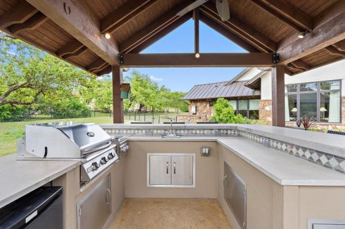 17117 Flagler Dr, Austin TX  78738-7610 exterior