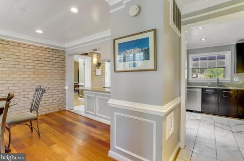 6808 Houndmaster Rd, Springfield VA  22152-2715 exterior