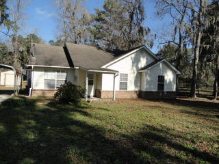 1136 Lake Dr, Midway, GA 31320-6914
