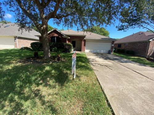 6631 Grant Dr, Richmond TX  77469-6072 exterior