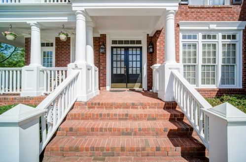 1393 Riverview Run Ln, Suwanee, GA 30024-3888