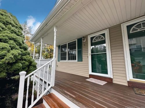 39 Coram Rd, Huntington, CT 06484-4015