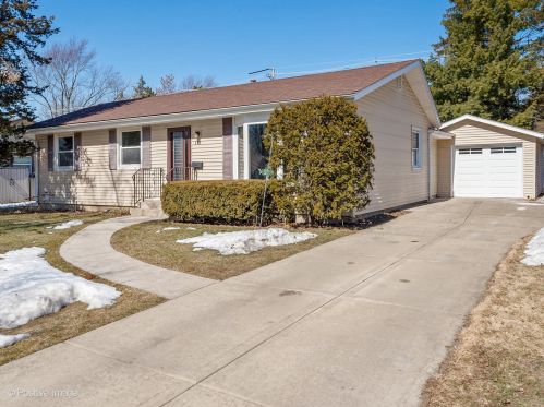 181 Mohawk Dr, Carol Stream, IL 60188-1910