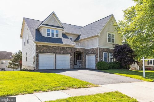 9019 Raging Water Dr, Bristow, VA 20136-2196