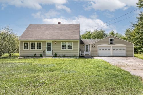 25 Kathy Ln, Cumberland, ME 04021-3139