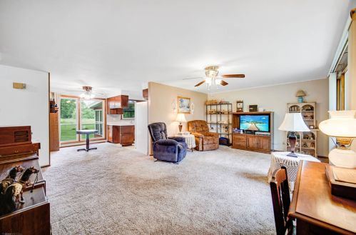 37 Oakwood Dr, Kankakee, IL 60901-5924