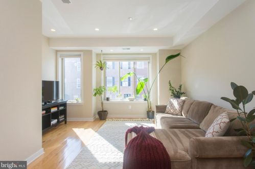 1021 18th St, Philadelphia, PA 19146-1923