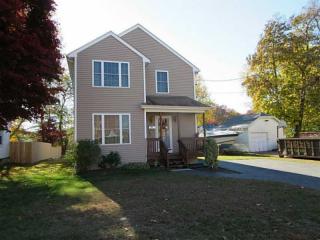 61 Metropolitan Ave, Cranston, RI 02920-1835