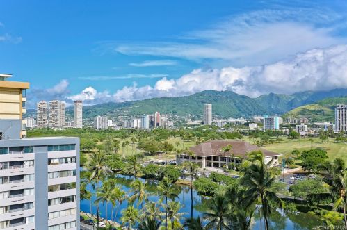 300 Wai Nani Way, Honolulu HI  96815-3961 exterior