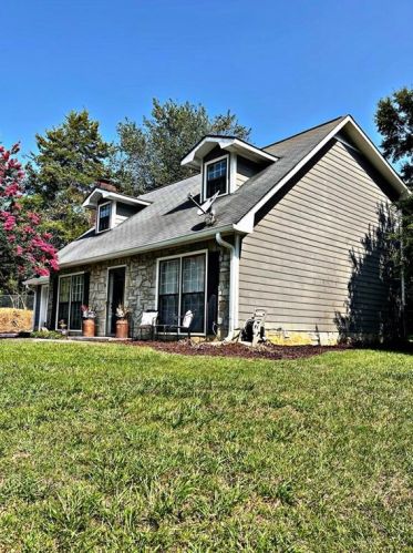 8 Willow Bend Rd, Armuchee, GA 30105-2232