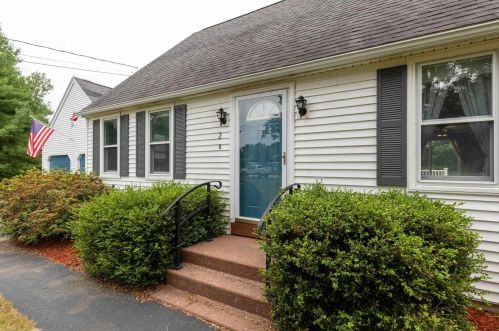 2 Chapman Rd, Stratham, NH 03885-2441