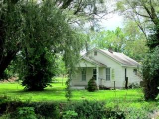 203 9th St, Brownsville, IL 62821-1384