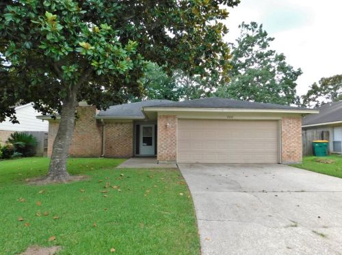 2002 Derby Dr, Conroe TX  77303-1802 exterior