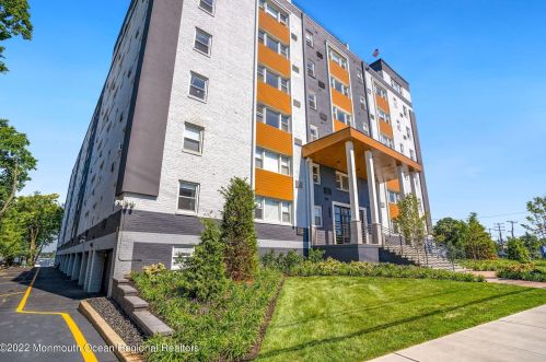 122-3J Bodman Pl, Tinton Falls NJ  07701-1014 exterior