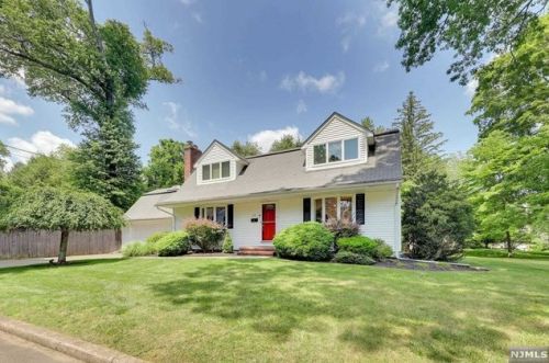 19 Ryerson Pl, Closter, NJ 07624-2505