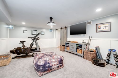 2660 Glenoaks Blvd, Glendale CA  91206-3107 exterior