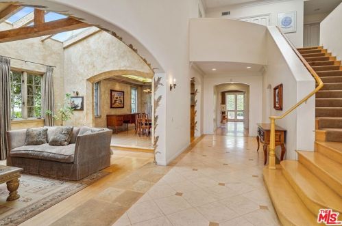 239 20th St, Santa Monica, CA 90402-2411