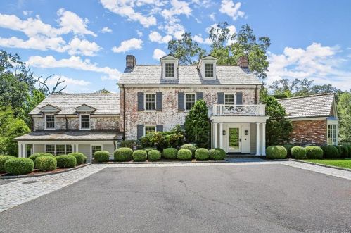 26 Memory Ln, Greenwich CT  06831-3224 exterior