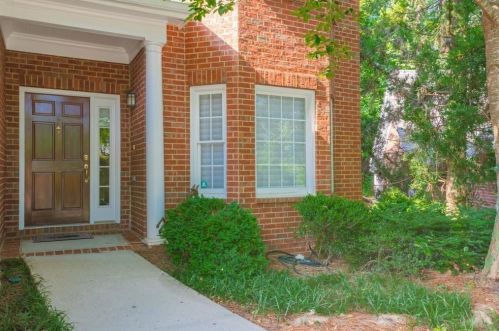422 Brookview Cir, Atlanta, GA 30339-2976