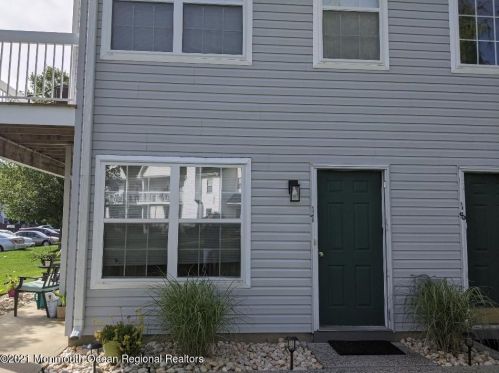 17 Des Moines Ct, Tinton Falls NJ 07712-3187 exterior