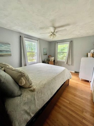 435 Middle Rd, Warwick RI  02818-2324 exterior