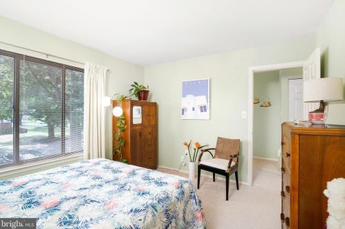 42 Topaz Ln, Trenton NJ exterior