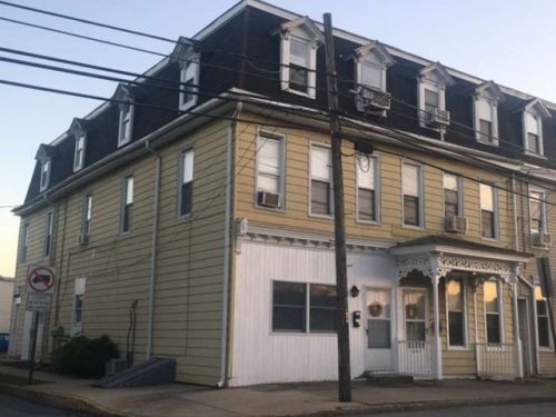 2002 Lehman St, Lebanon PA  17046-3870 exterior