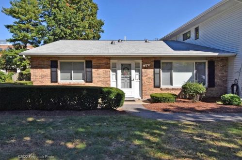 41 Fox Ridge Cres, Warwick, RI 02886-1705
